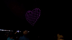 Read more about the article Elevate your wedding with a drone light show!